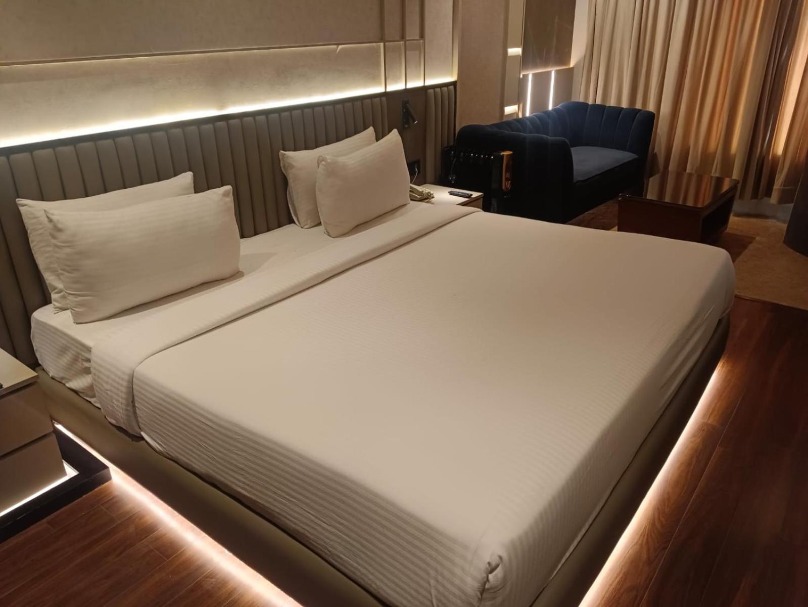 The Galgotias Hotel Gurugram Gurgaon Ngoại thất bức ảnh