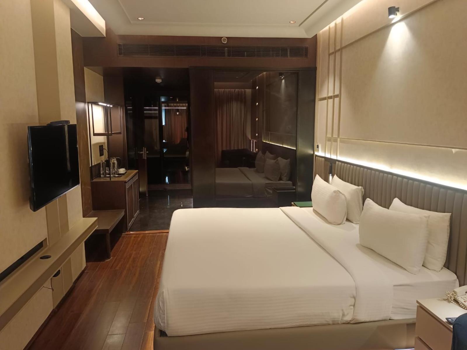 The Galgotias Hotel Gurugram Gurgaon Ngoại thất bức ảnh